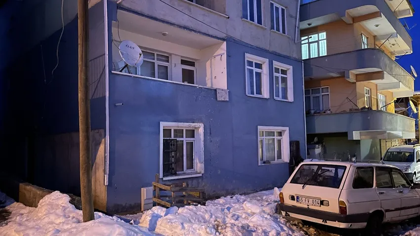 Uzaklaştırma cezası biten erkek, eşini bıçaklayarak öldürdü