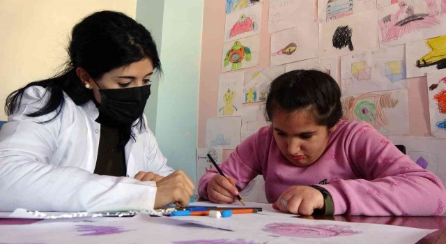 Özel öğrenci Bal'ın resim yeteneğini öğretmeleri ortaya çıkarttı