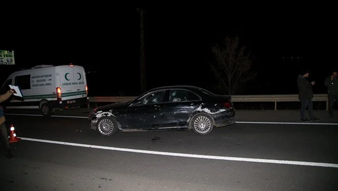 Otomobile silahlı saldırı: 2 ölü