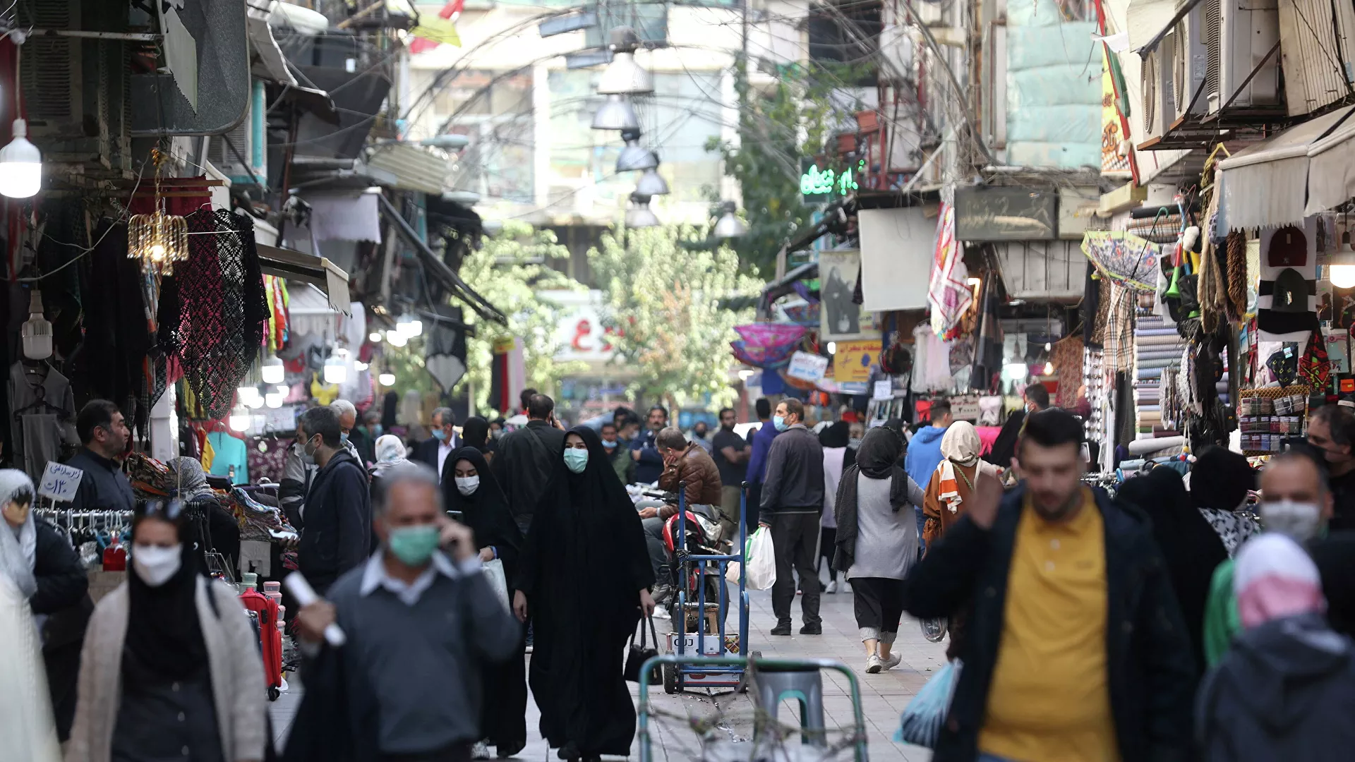 Kesik başla poz verdi