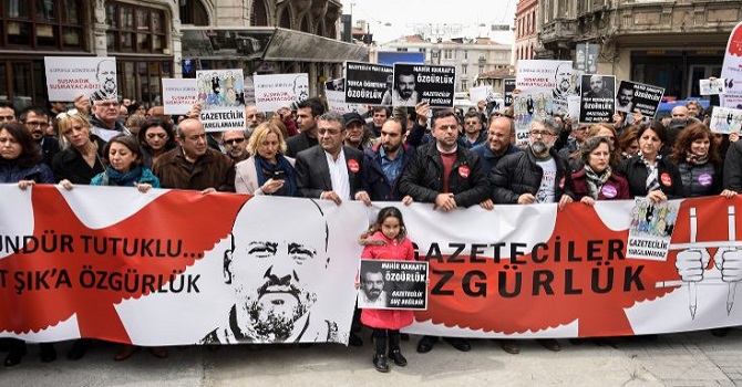 Tutuklu gazeteciler için 100 adım