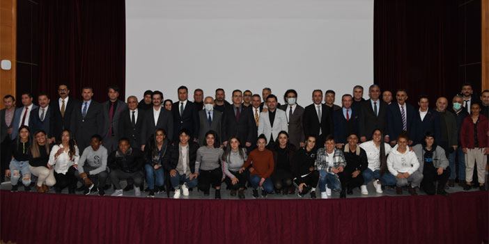 Hakkari'de yılın başarılı sporcuları ödül töreni