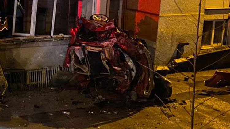 Anne ve baba öldü, kızları ağır yaralı