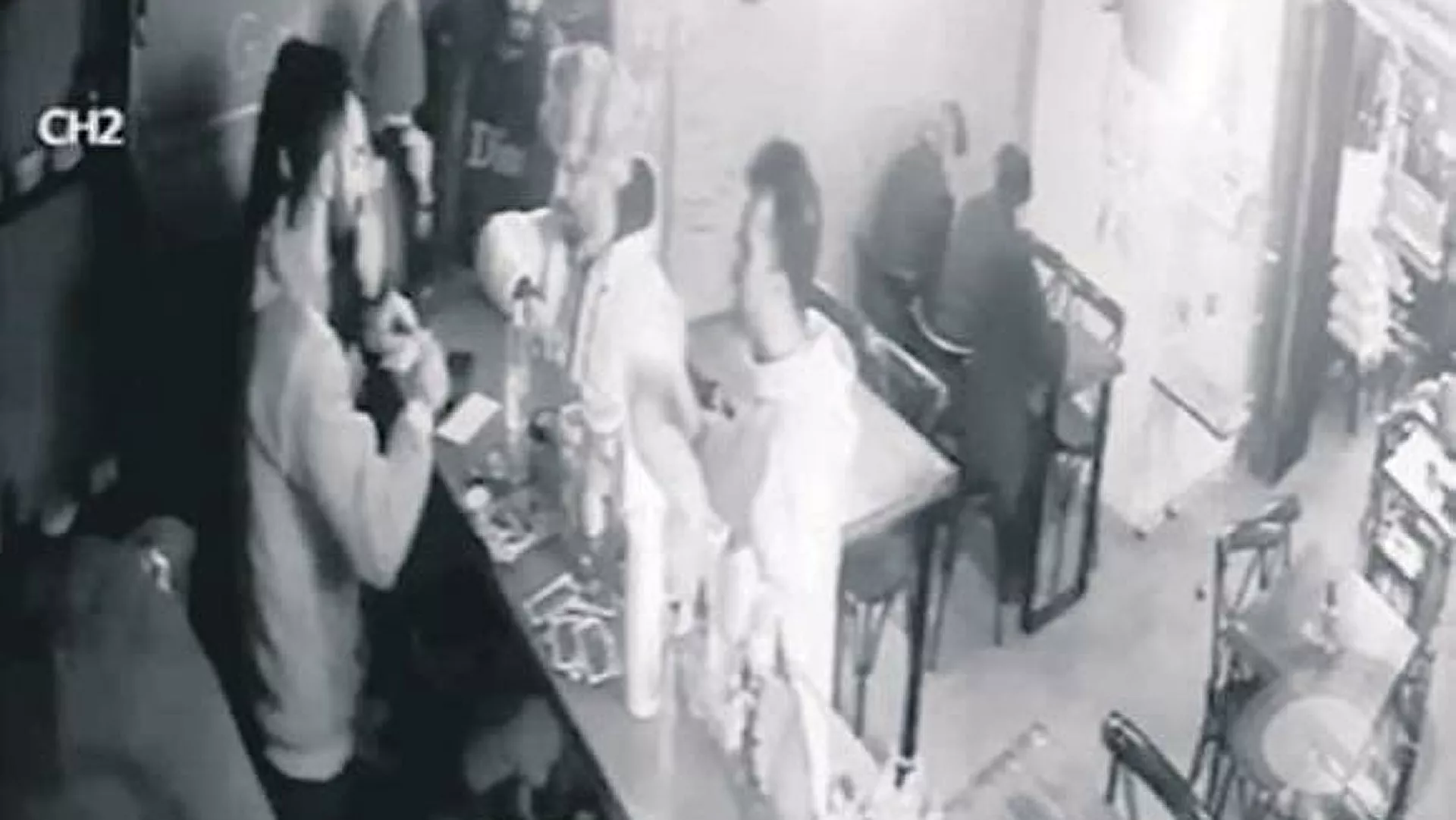 Oyuncu Bahadır Ünlü işlettiği kafede müşteriye bıçakla saldırdı