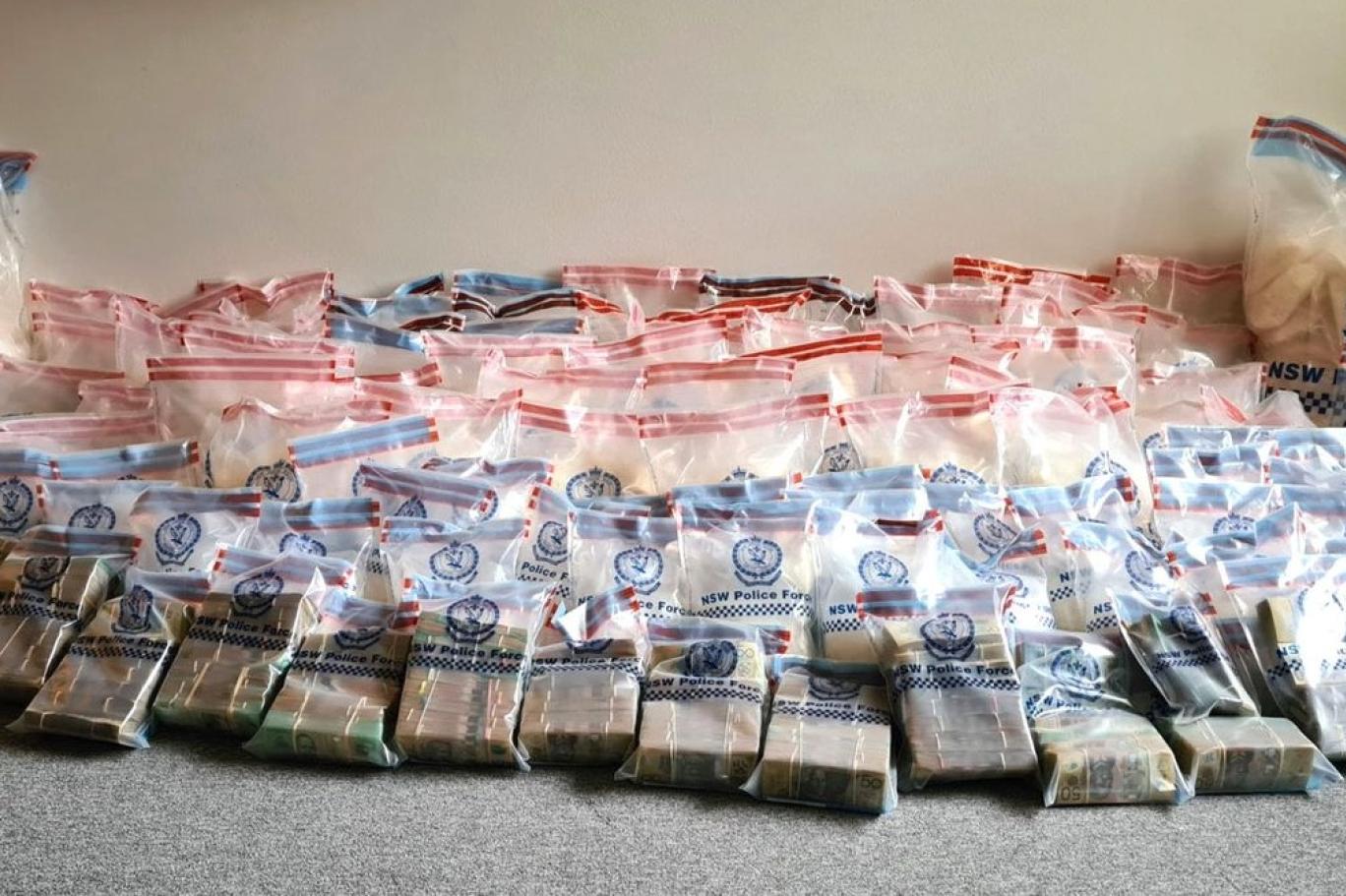 Tuvalet tamirine giden tesisatçılar, 44 milyon dolar değerinde uyuşturucu buldu