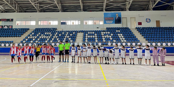 Hentbol müsabakaları Hakkâri’de yapılıyor