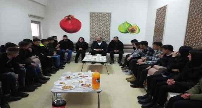 Başkan Dündar öğrencilerle bir araya geldi