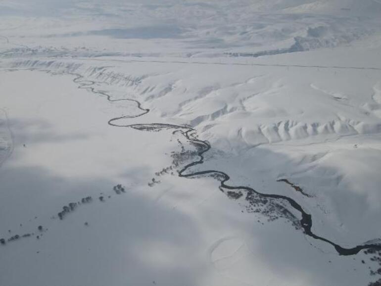 Hakkari-Van karayolundaki menderesler görüntülendi