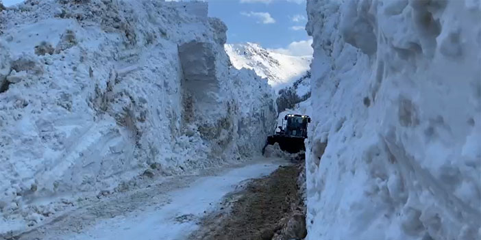 Hakkari'de Ceylanlı köyünün yolu açıldı