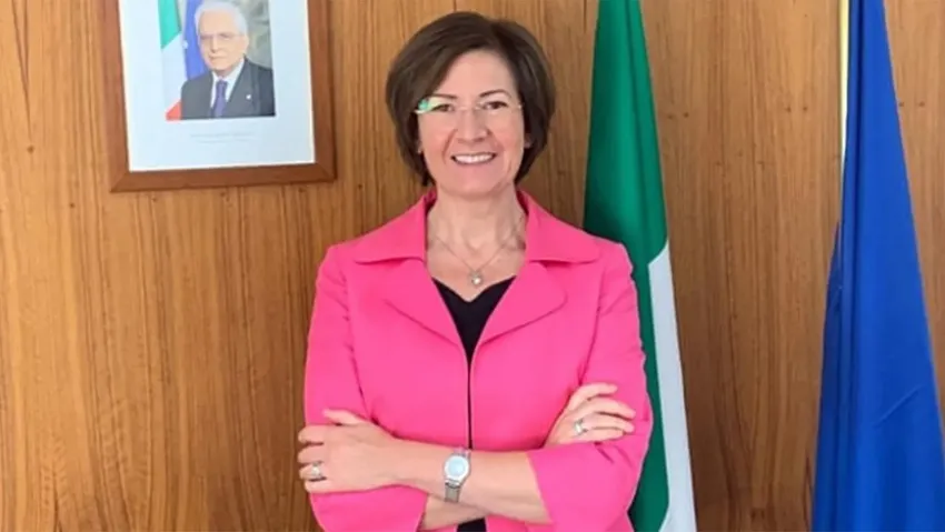 İtalyan büyükelçi balkondan düşerek öldü