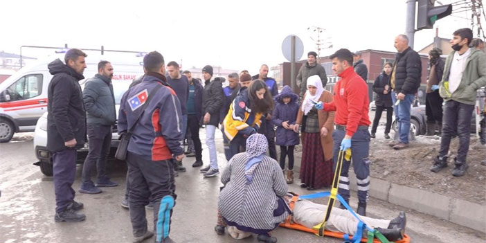 Yüksekova'da otomobilin çarptığı hamile kadın ağır yaralandı