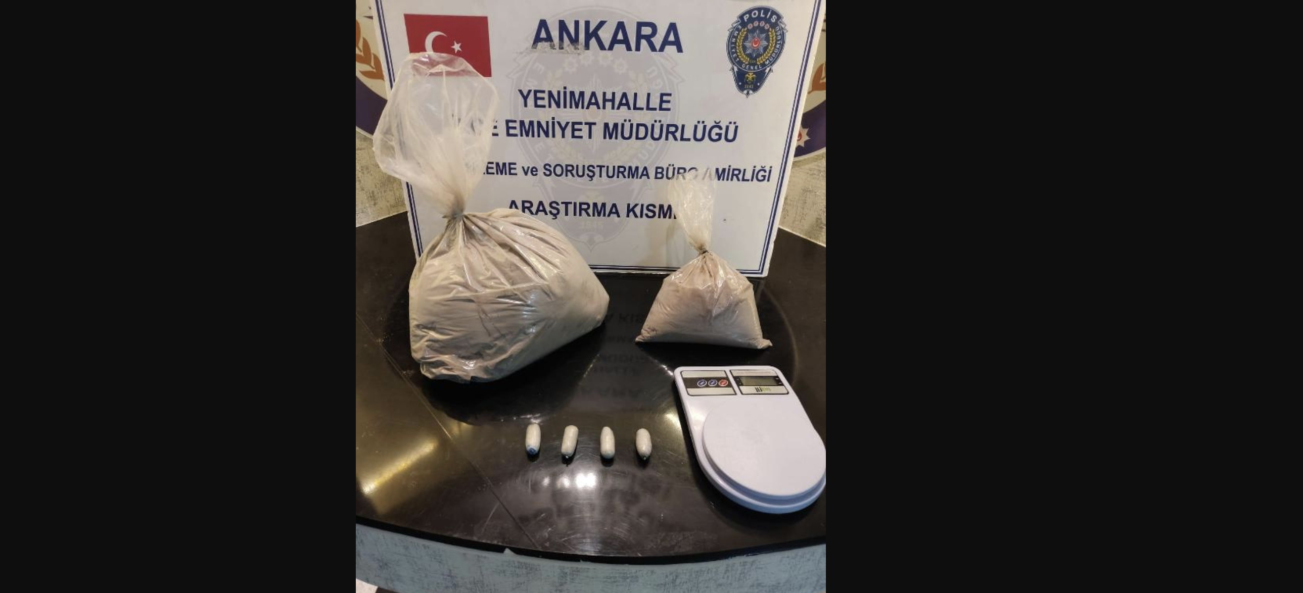 Vücutlarında 800 gram saf eroin çıktı