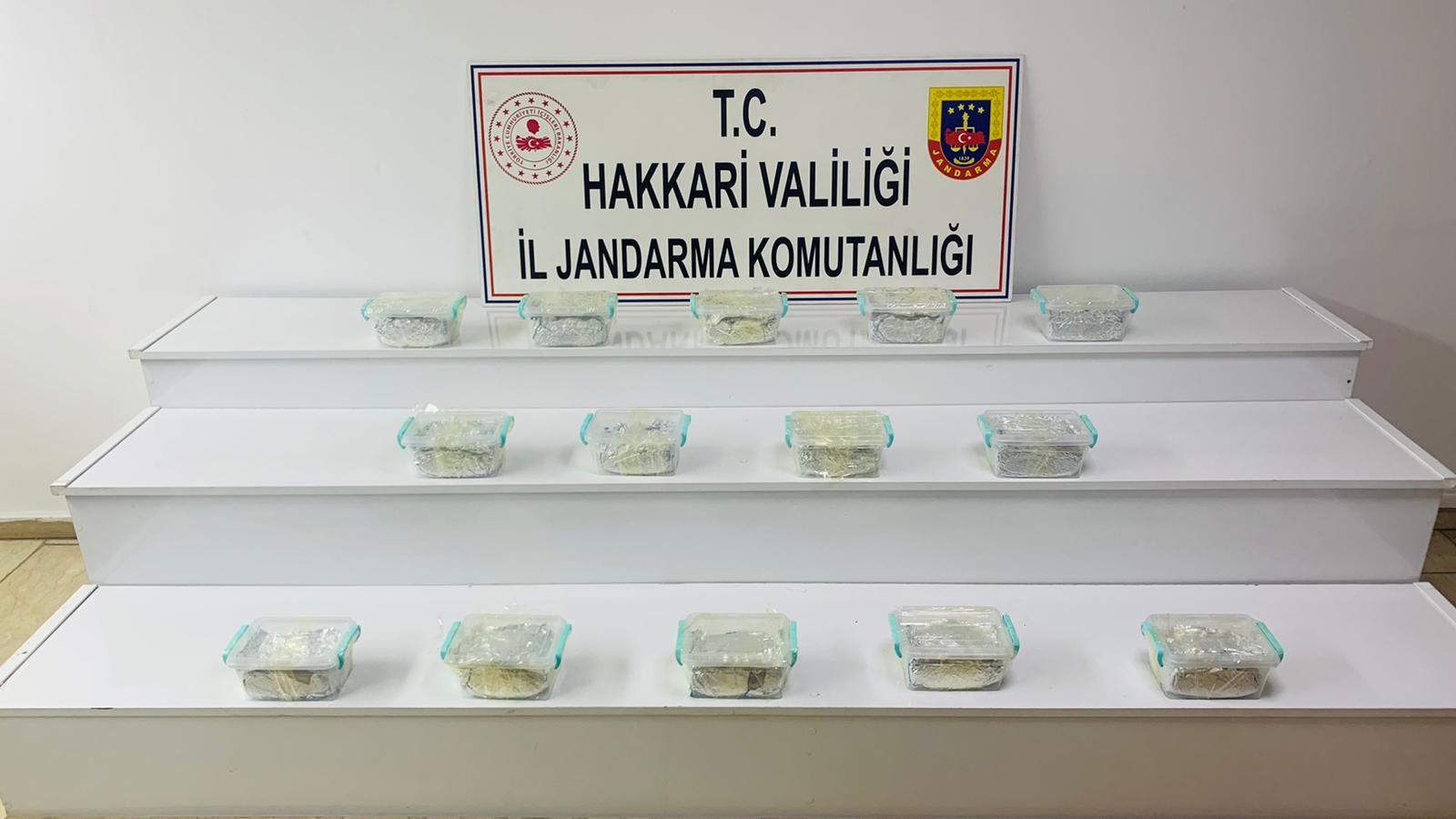 Hakkari'de 15 kilo 811 gram sentetik uyuşturucu ele geçirildi