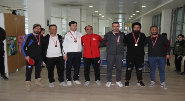 Hakkari'de 'Veteranlar Masa Tenisi İl Birinciliği Turnuvası' düzenlendi
