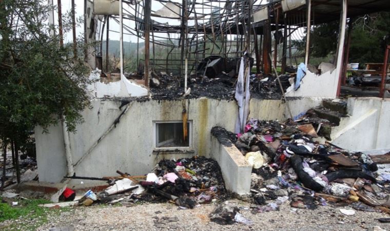 Oğlunun fotoğrafını kurtarmak isterken yanarak öldü