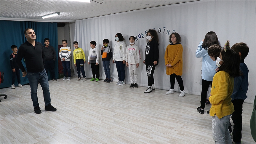 İngilizceyi eğlenerek öğreniyorlar