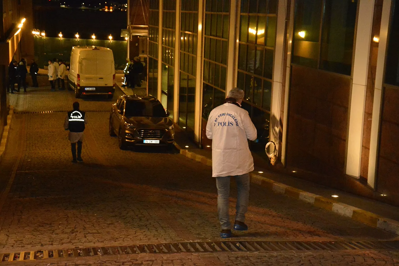 Otelin 7. katından düşen kadın ağır yaralandı