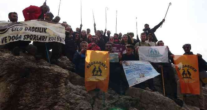 Yüksekovalı dağcılardan doğa yürüyüşü