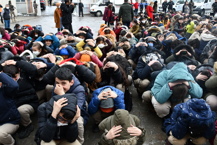 Hakkari'deki 375 okulda deprem tatbikatı
