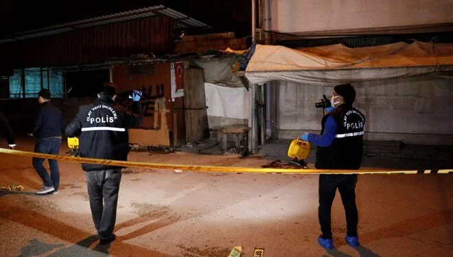 Sokakta 4 yerinden tabanca ile vurulmuş halde bulundu