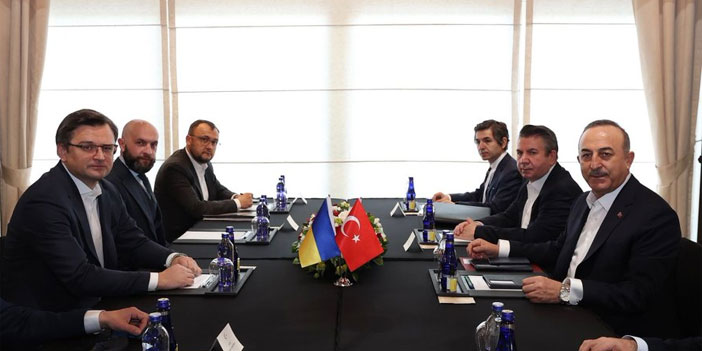 Rusya-Ukrayna-Türkiye üçlü dışişleri bakanları toplantısı başladı