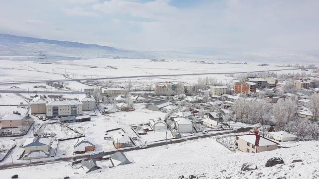 Hakkari'de eğitime kar engeli