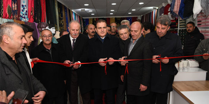 Hakkari'de Başlar yöresel giyim mağazası açıldı