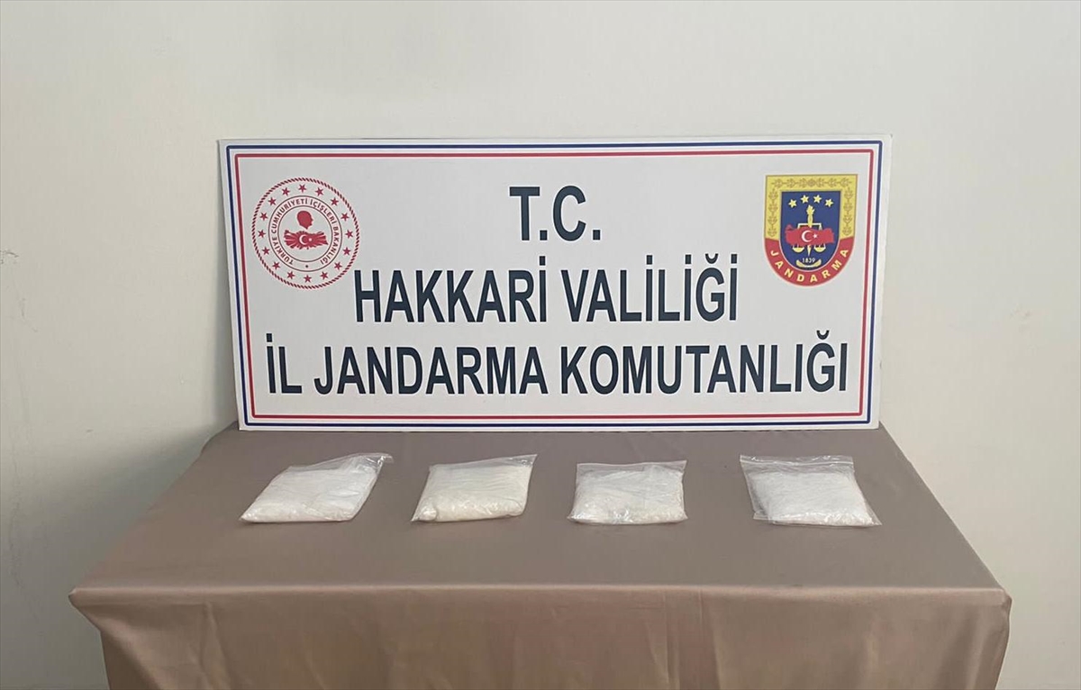Irak uyruklu şahıs Hakkari'de uyuşturucu ile yakalandı