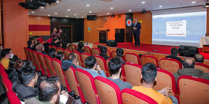 Hakkari Üniversitesinde 'Yurt dışı eğitim fırsatları' konferansı