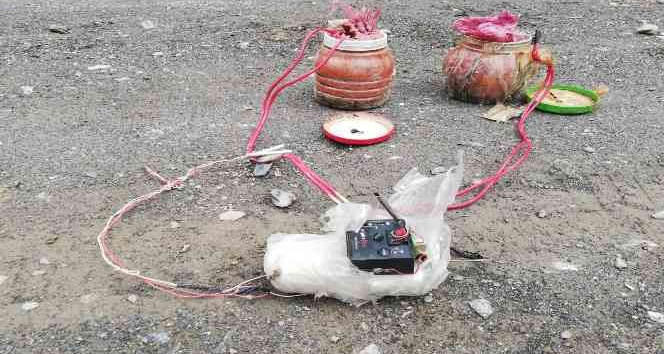 Hakkari'de köy yolunda EYP ele geçirildi