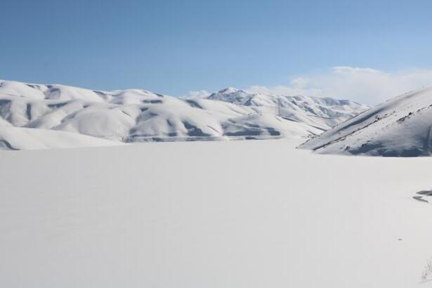 Dilimli Barajının yüzeyi buz tuttu