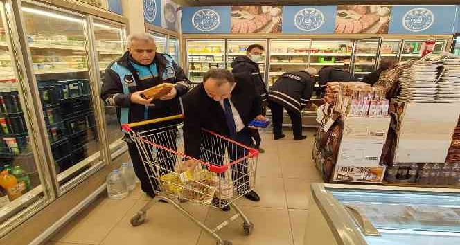 Hakkari'de tarihi geçmiş ürünler imha edildi
