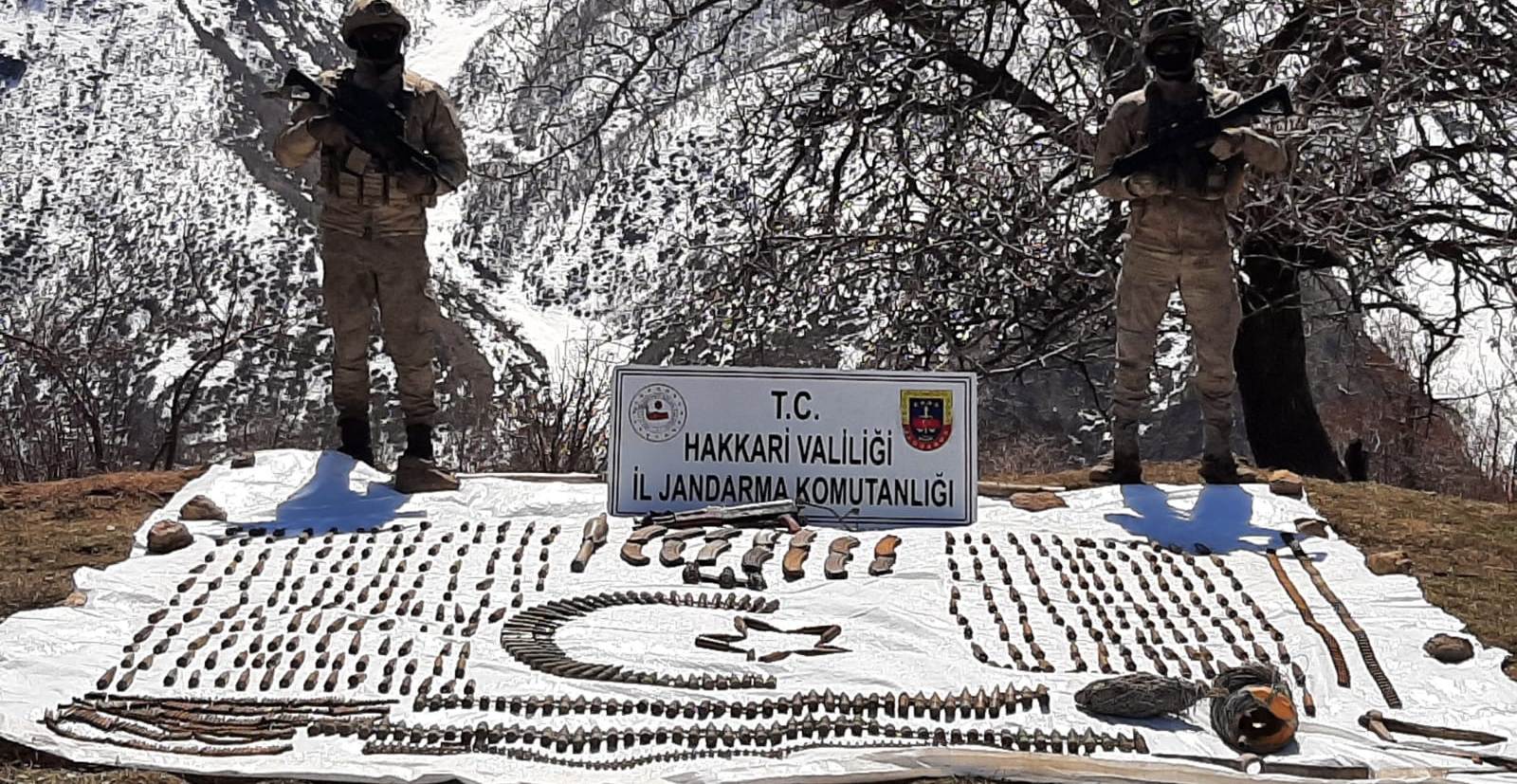Şemdinli'de silah ve mühimmatı ele geçirildi