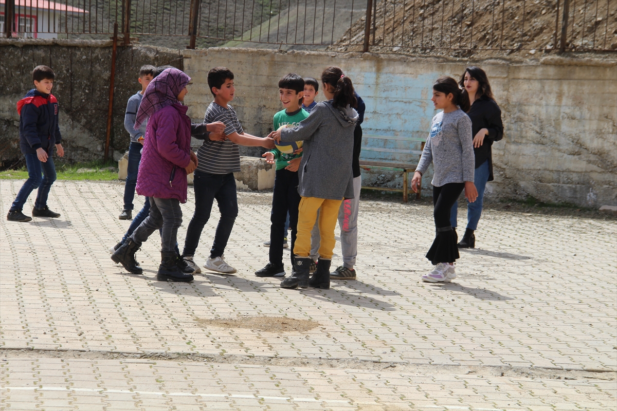 Hakkari'de yaşayan Irak uyruklu otizmli çocuk için özel sınıf açıldı