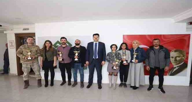 Kaymakam Kurt başarılı sporcuları kabul etti
