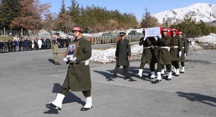 Hakkari'de şehit asker için tören düzenlendi