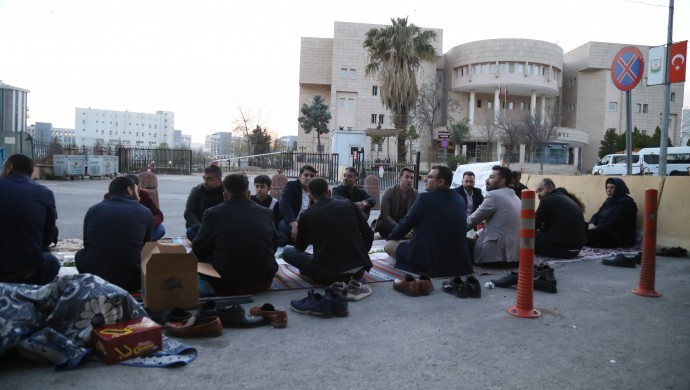 Şenyaşar ailesinin iftar sofrası genişliyor