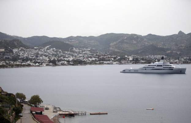 Guardian: Abramoviç'in yatı limandan ayrıldı