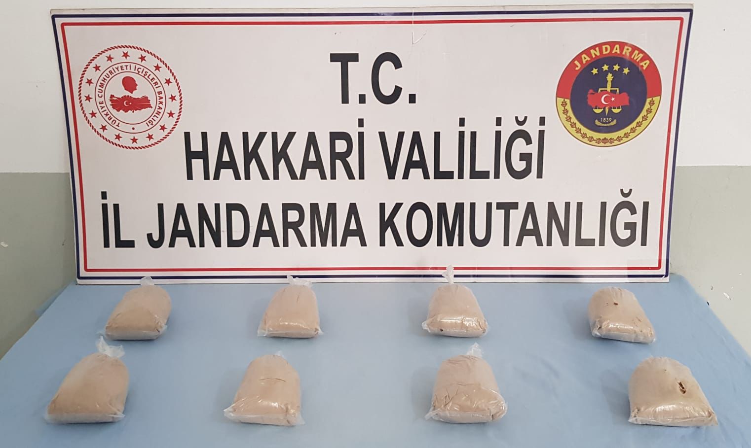 Çukurca yolunda 4 kilo eroin ele geçirildi
