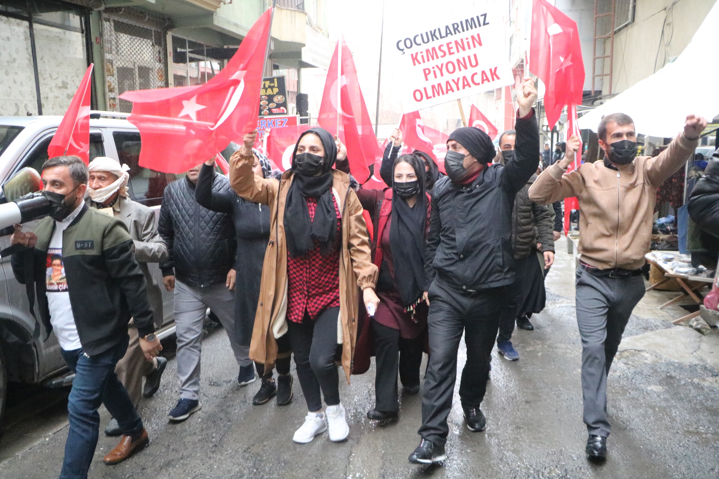 Hakkari'de oturma eylemi 28. haftasında