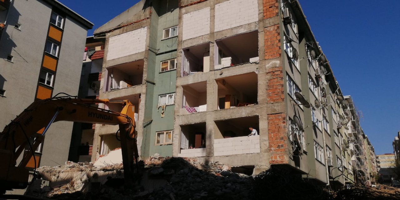 Binayı duvarsız yapmışlar