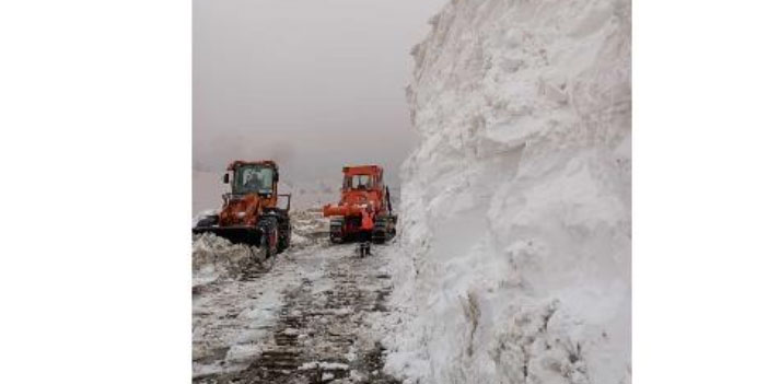 Berçelan yolunda kar temizleme çalışması