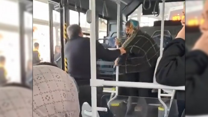 Zorla otobüsten indirildi