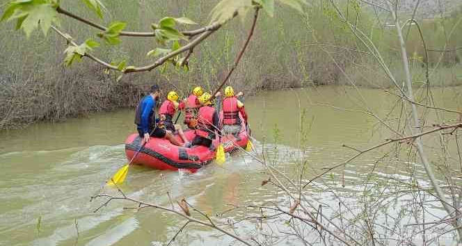 Zap'ta rafting  yarışlarına hazırlanıyorlar