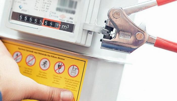 4,5 milyon abonenin elektrik ve doğalgazı kesildi