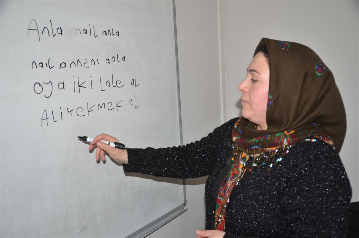 Yüksekova'da okuma yazma kurslarından 5 bin 507 kişi yararlandı