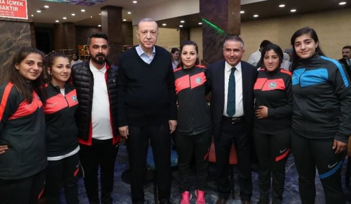 Cumhurbaşkanı Erdoğan Hakkari'de iftarını açtı