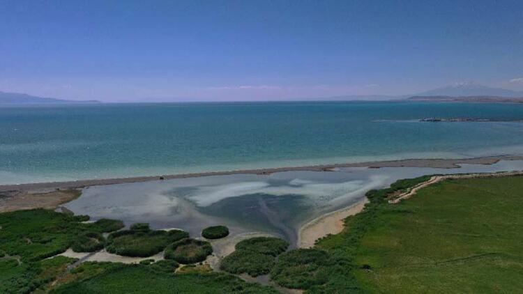 Van Gölü kenarındaki ahırlar yıkıldı, sahil bandı projesi başlatıldı