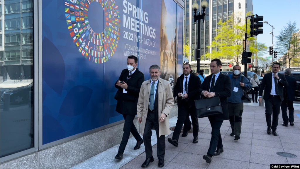 Bakan Nebati’den Türkiye’ye yatırım çağrısı