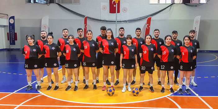 Hakkari Üniversitesi takımı üçüncü oldu